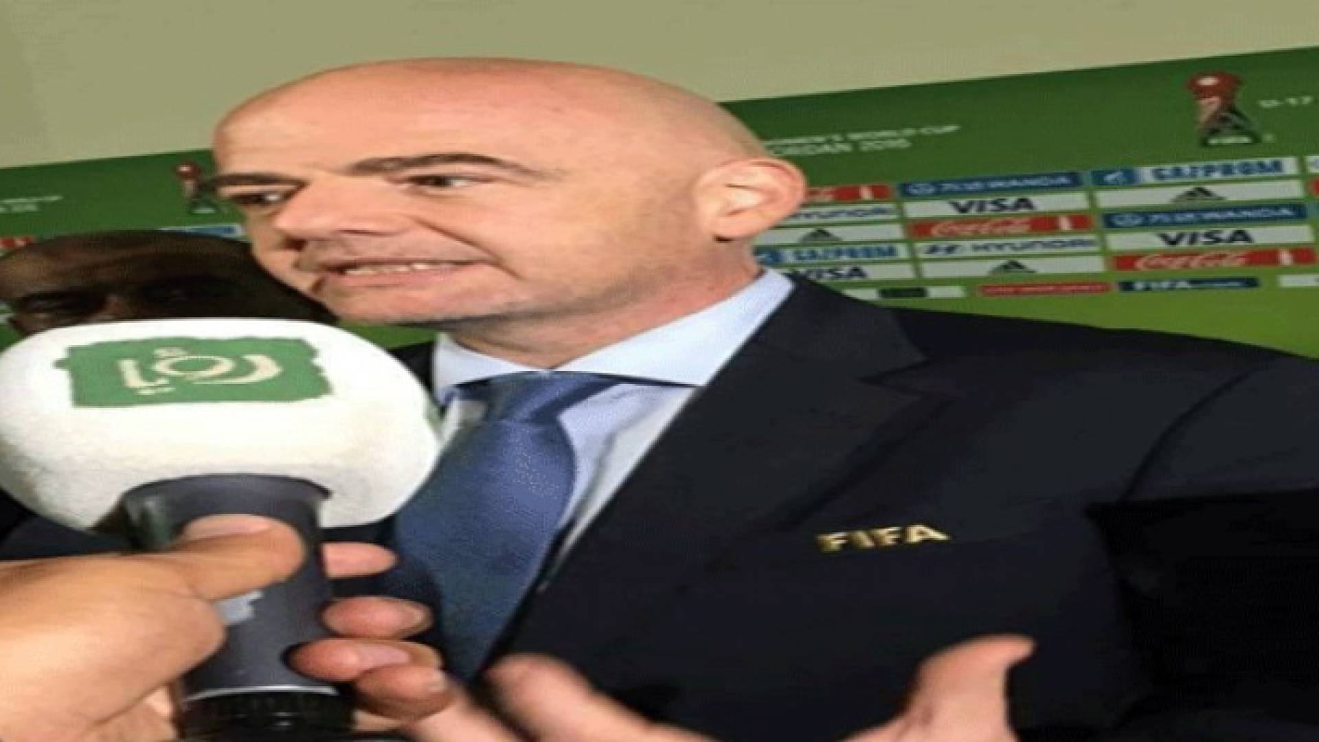 رئيس الإتحاد الدولي لكرة القدم اثناء مقابلة له مع رؤيا