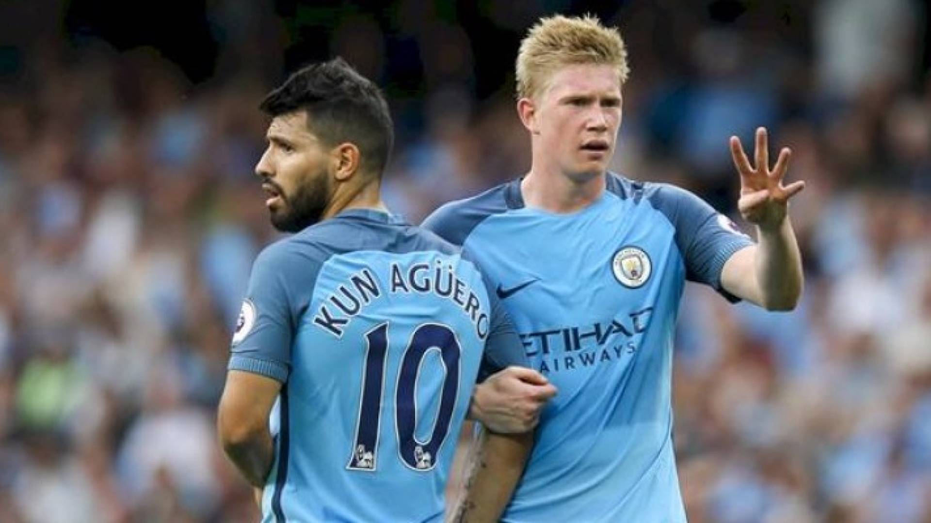 كيفين دي بروين إلى جانب سيرجيو أجويرو