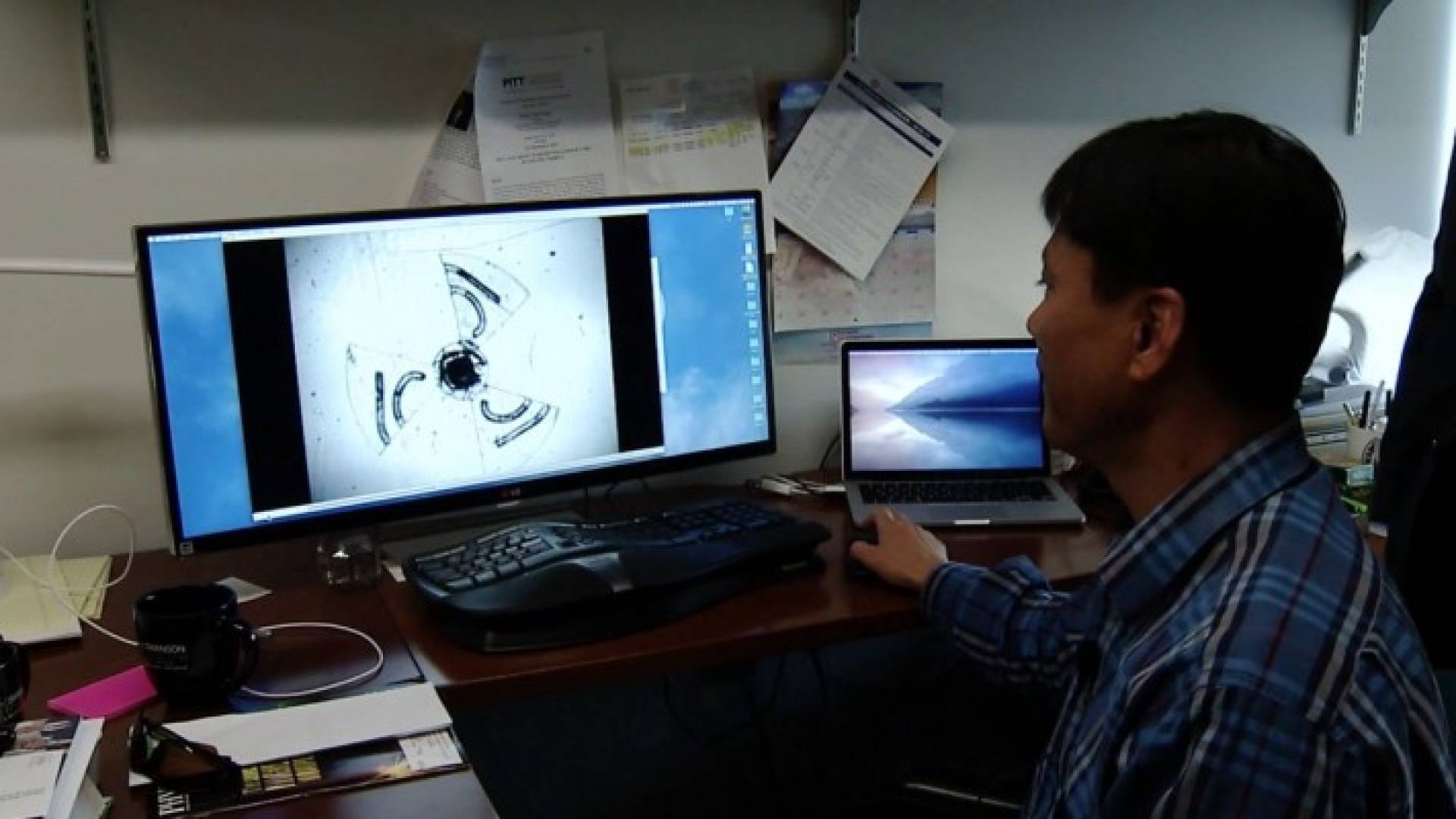 طائرة بدون طيار تحلق داخل جسم الإنسان