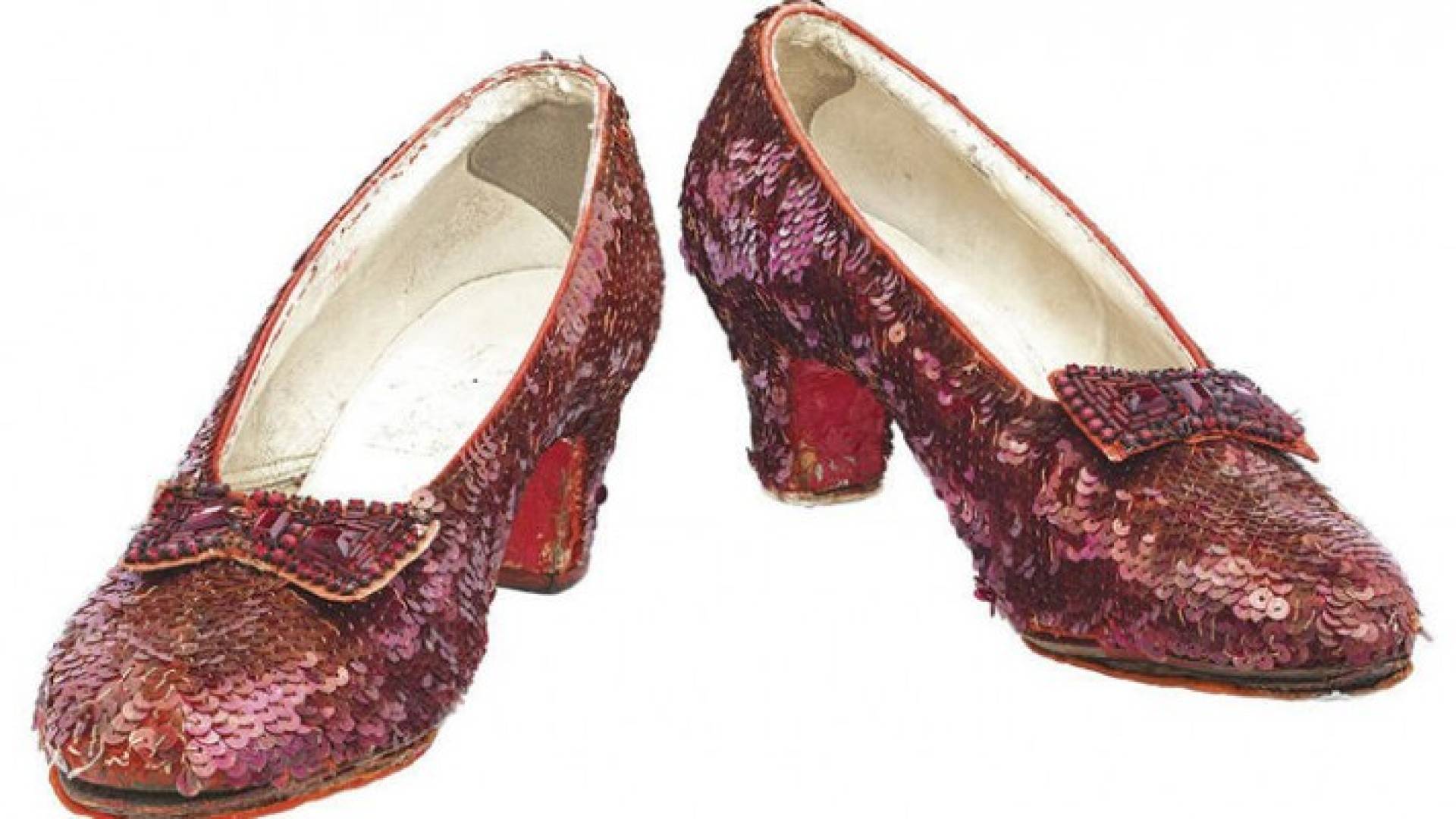  الحذاء الأحمر  الذي ارتدته الممثلة جودي غارلاند