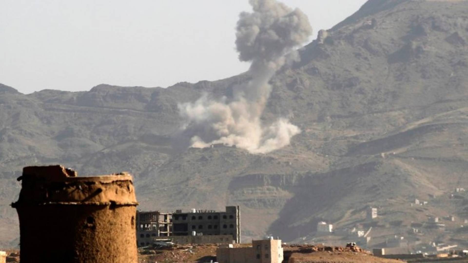 استئناف الغارات بعد هدنة باليمن