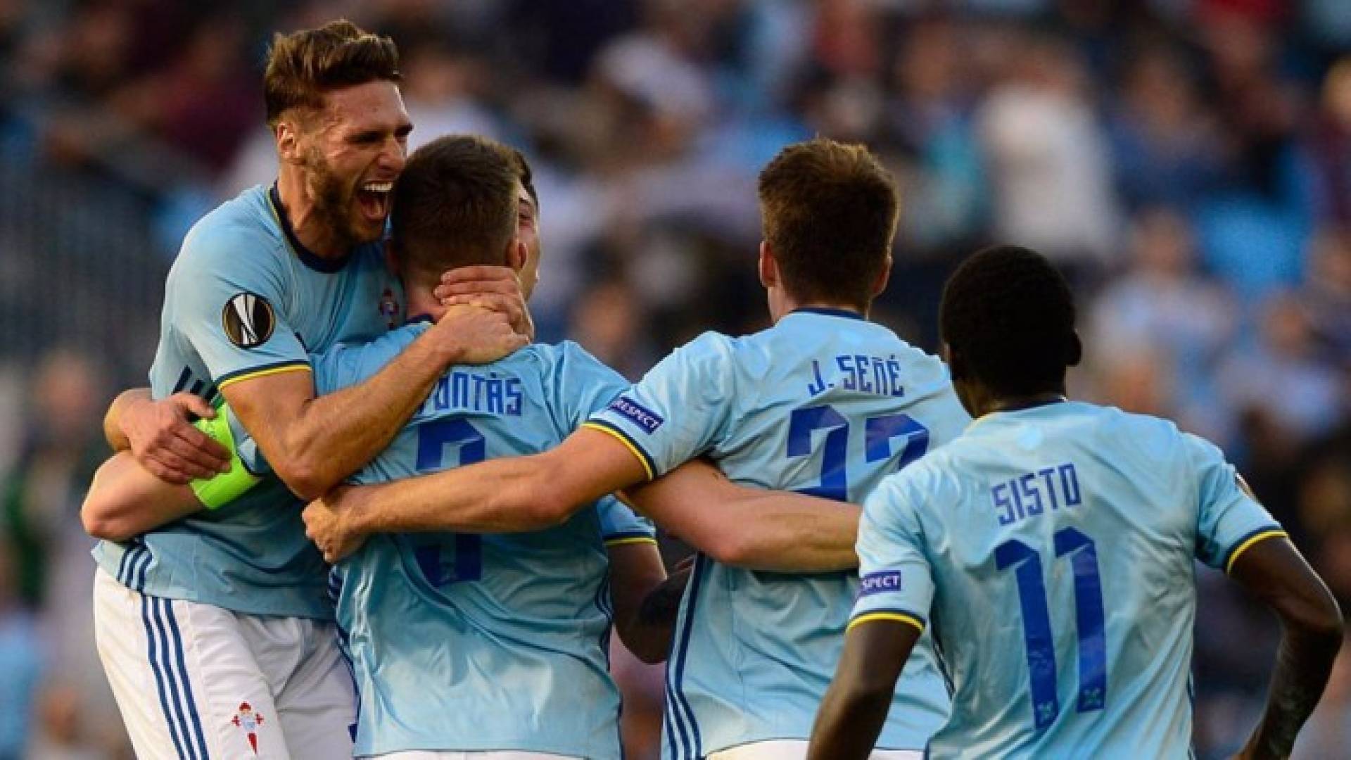 لاعبو سلتا فيغو يحتفلون بالفوز العريض