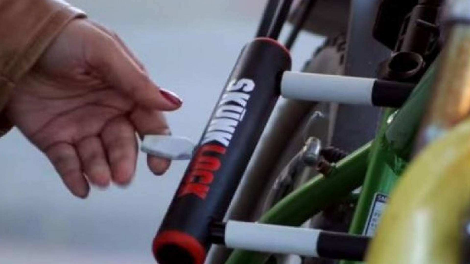 القفل الذي يطلق الرائحة الكريهة 