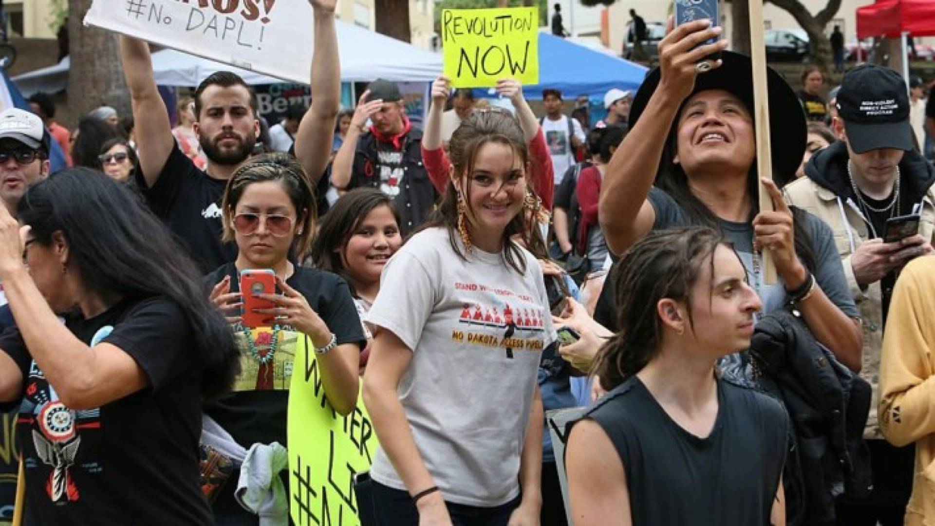 الممثلة شايلين وودلي التي اعتقلت في وقت سابق أثناء الاحتجاجات