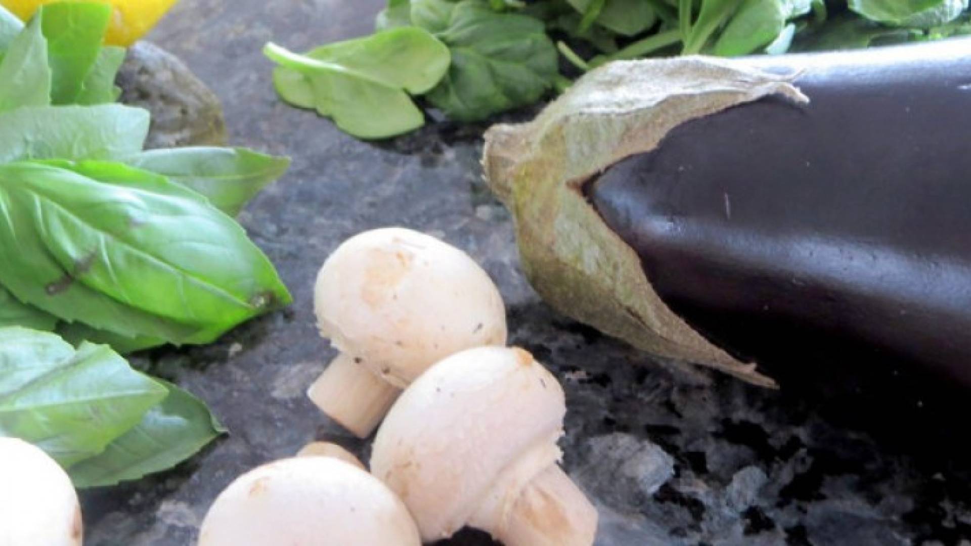 الباذنجان والفطر - ارشيفية