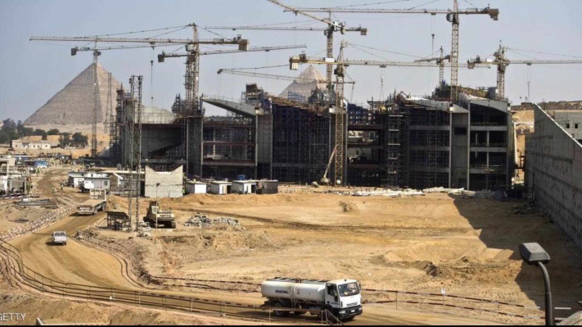 أعمال الإنشاءات في المتحف الكبير - أرشيفية