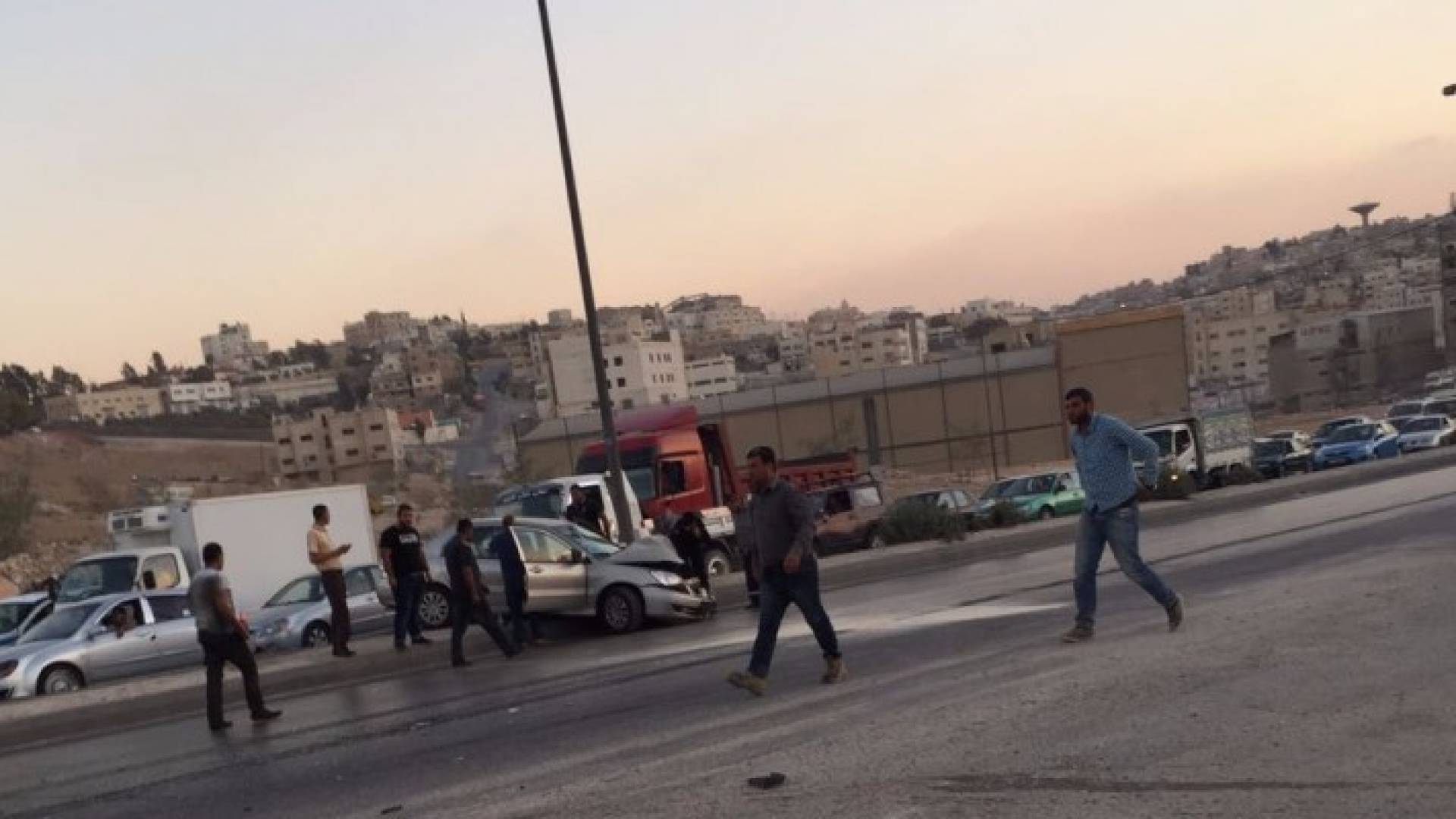 اصابة 5 أشخاص بحادث تصادم 10 مركبات