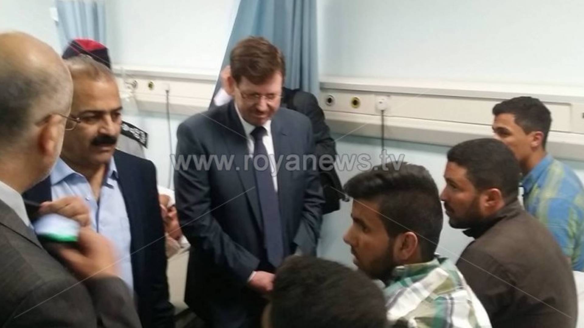 وزير الصحة يتفقد مصابي الحادث