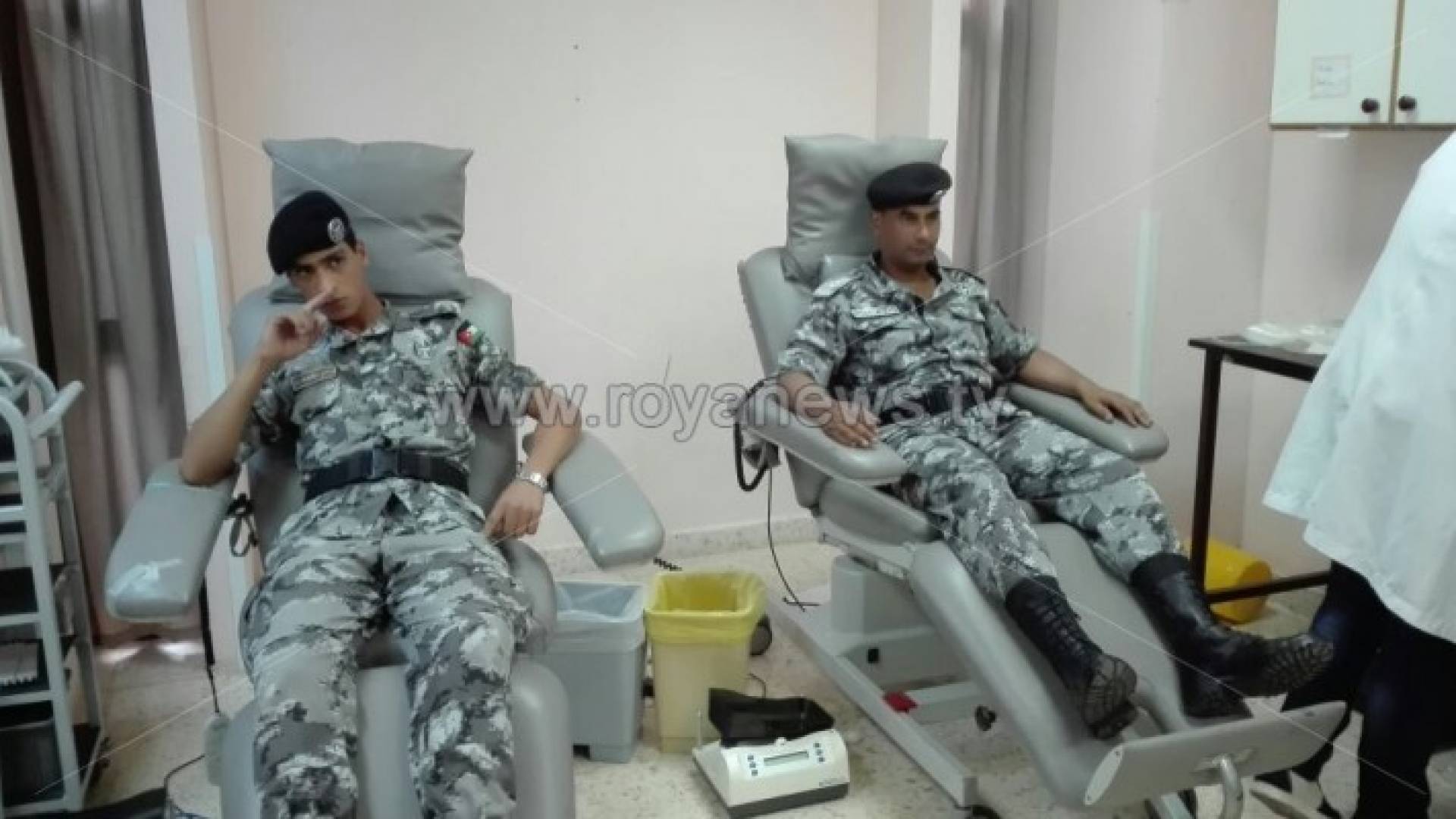 عناصر من قوات الدرك يتبرعون بالدم من اجل مصابي حادث اربد 