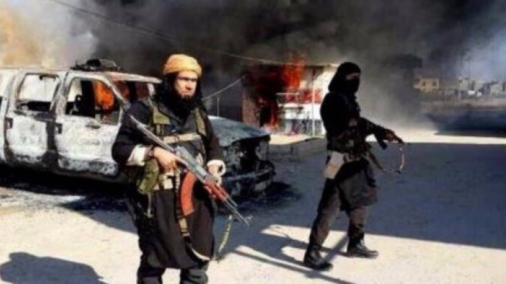 عناصر من عصابة داعش الارهابي 