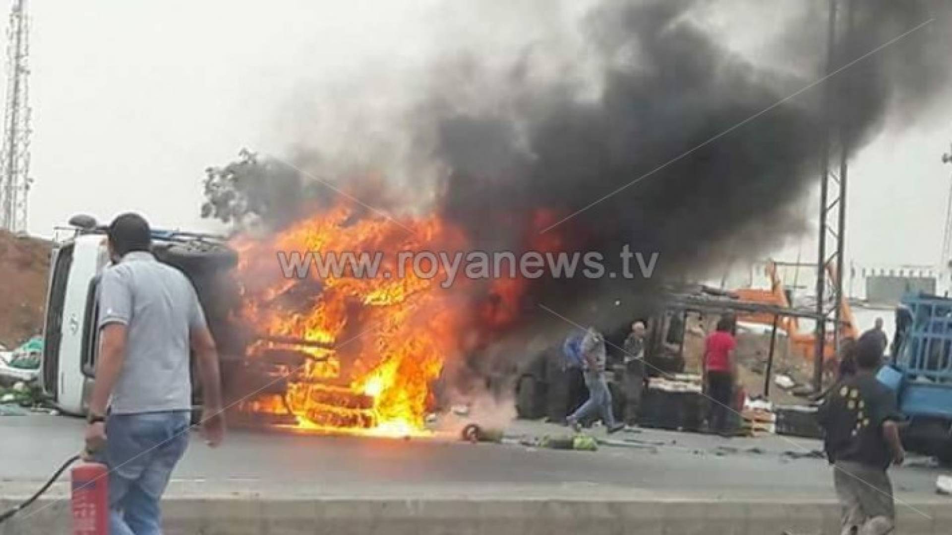  اشتعال احدى المركبات بحادث سير 