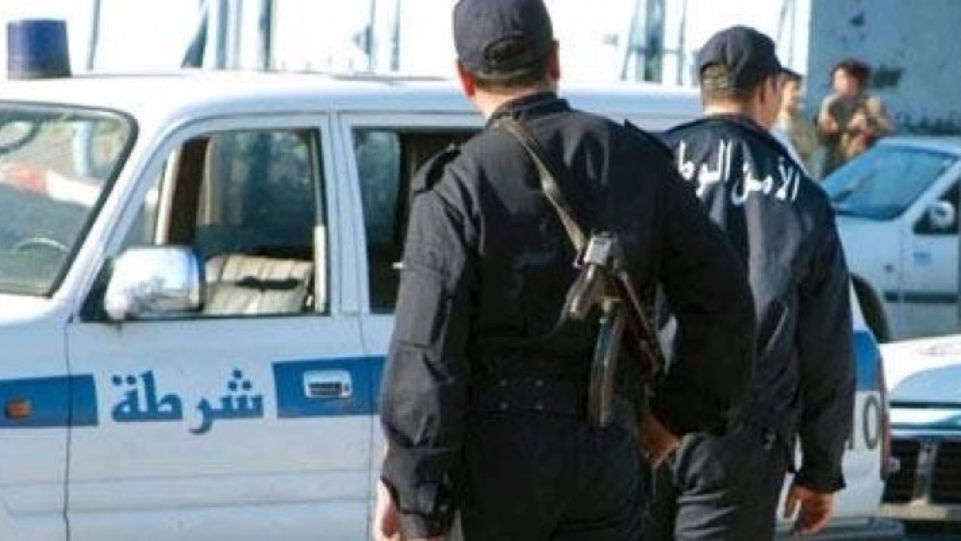 عناصر من الشرطة الجزائرية 