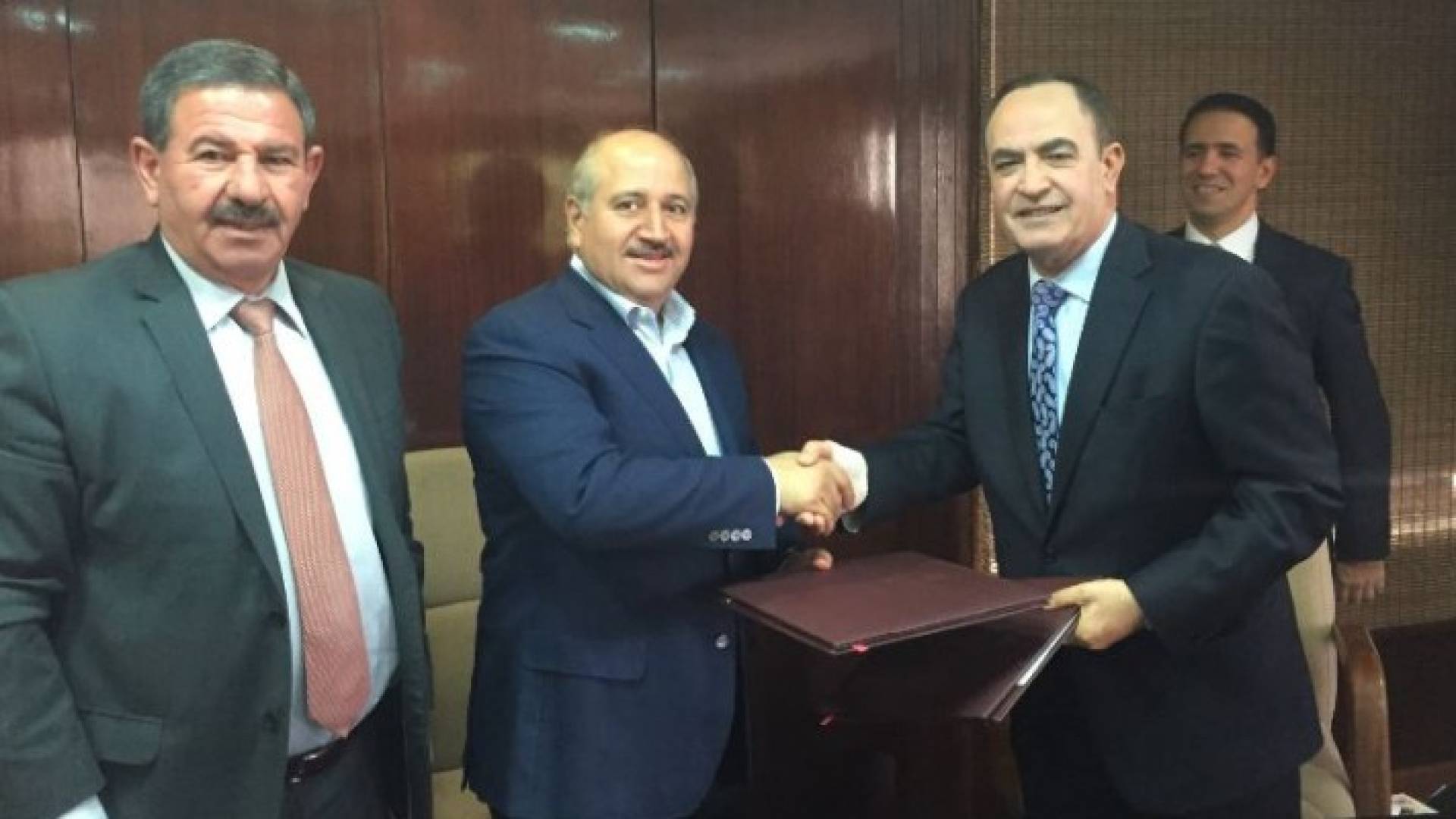 وزير المياه والري يوقع اتفاقيات تزويد البوتاس العربية باحتياجاتها المائية للاعوام الخمس القادمة