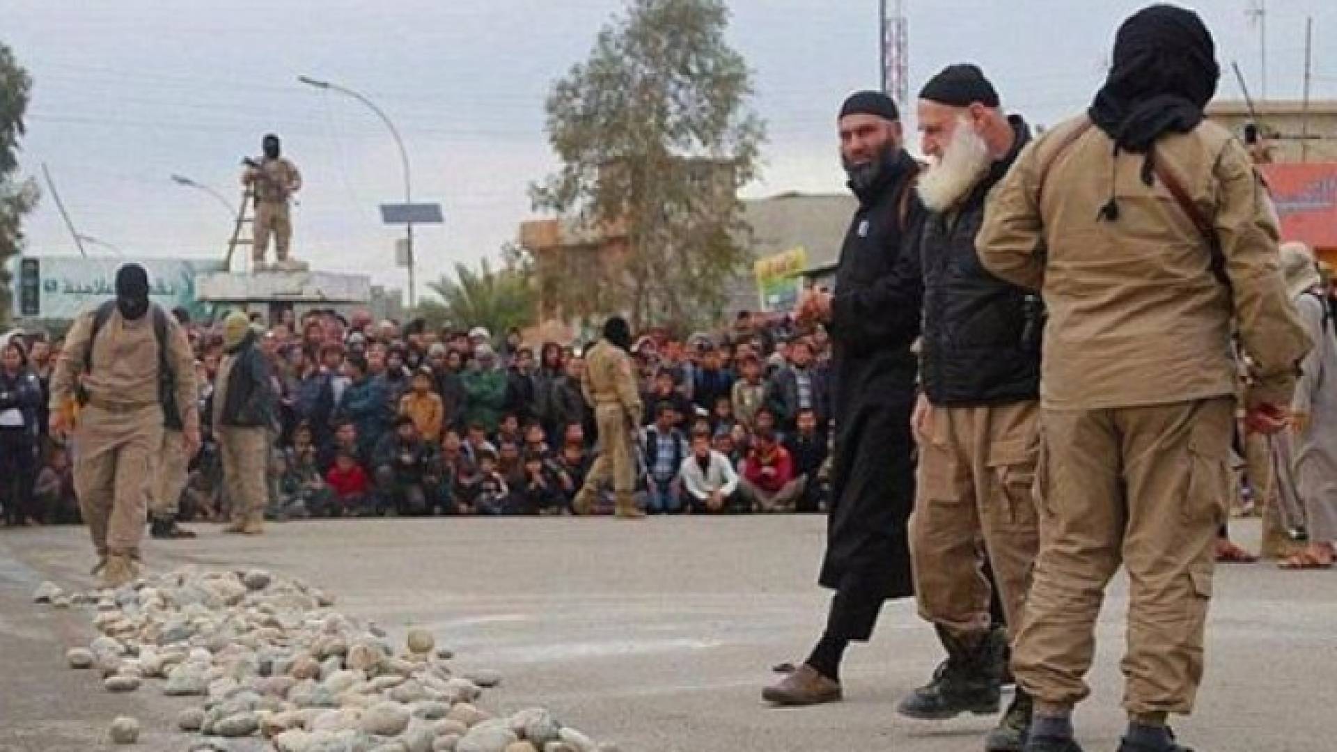 داعش الإرهابي خطف 100 وأعدمهم بتهمة التخابر مع القوات الامنية