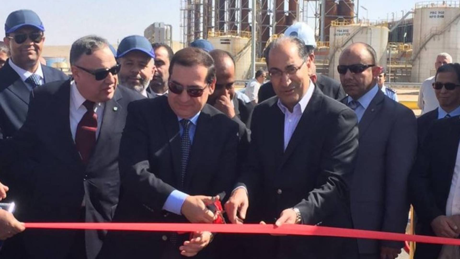 وزير الطاقة يفتتح المشروع 