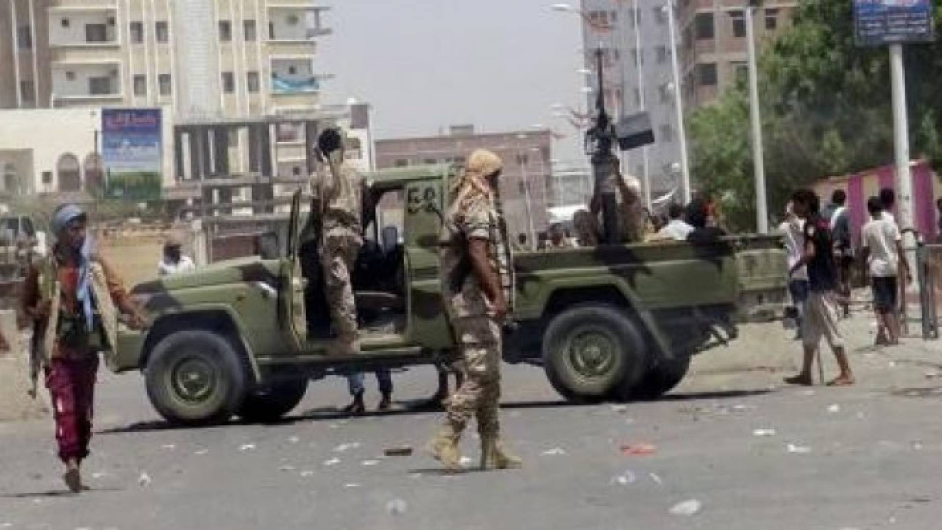 نود في موقع تفجير في عدن بجنوب اليمن ي