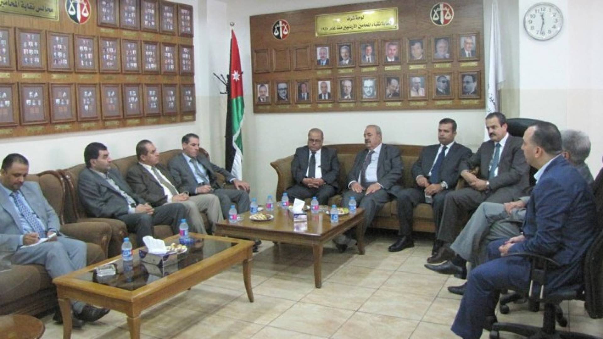 وزير العدل خلال لقائه نقيب المحامين الأردنيين  وعددا من أعضاء مجلس النقابة 