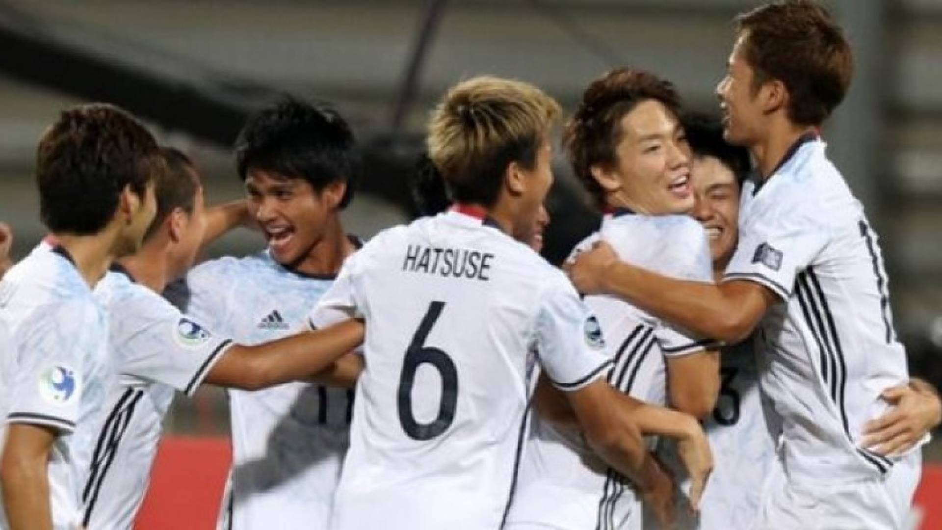 فرحة يابانية سابقة خلال البطولة