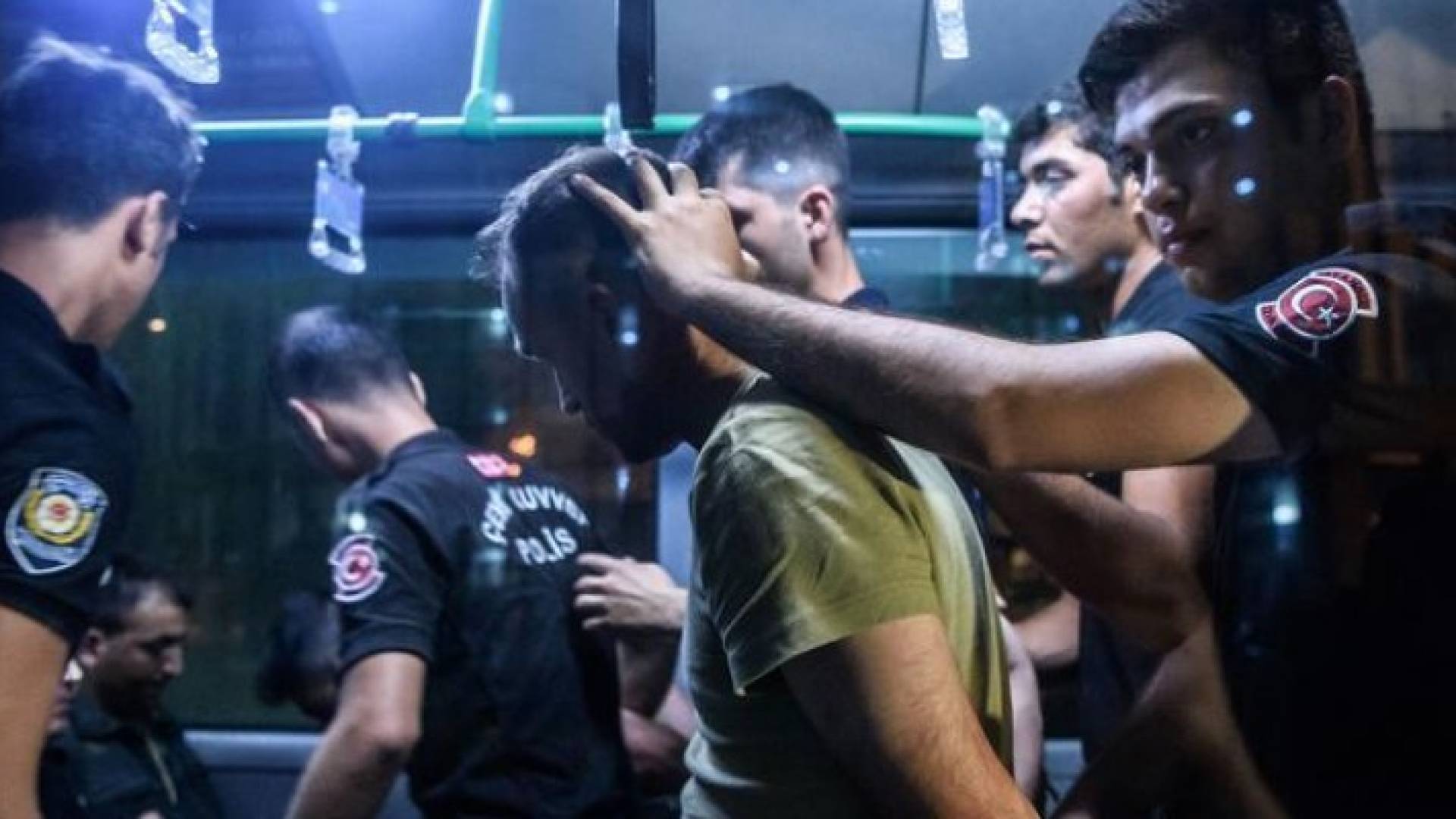 السلطات التركية تنفذ اعتقالات في إطار حملة ما بعد الانقلاب الفاشل