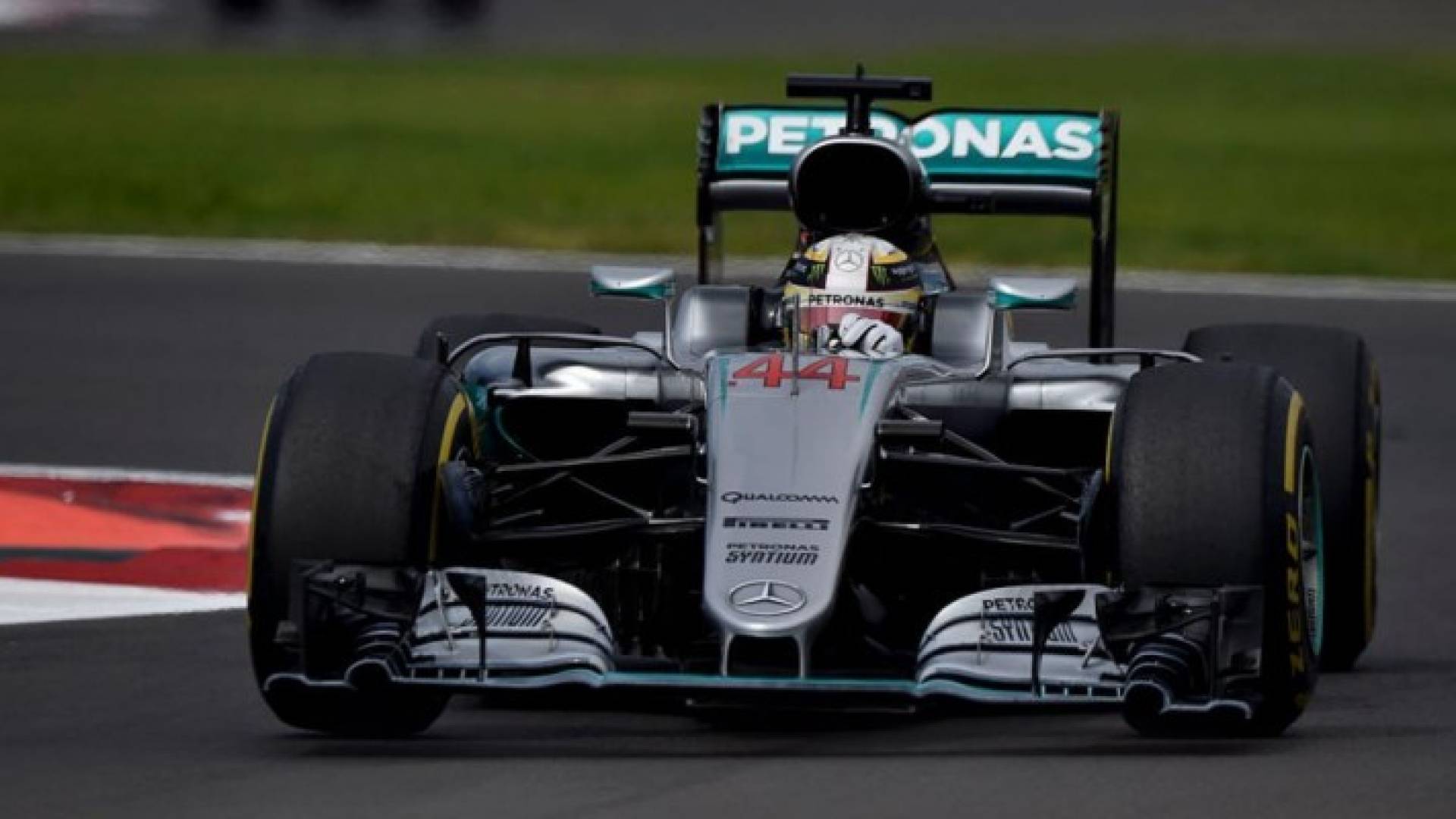  تقدم هاميلتون على زميله نيكو روزبرغ