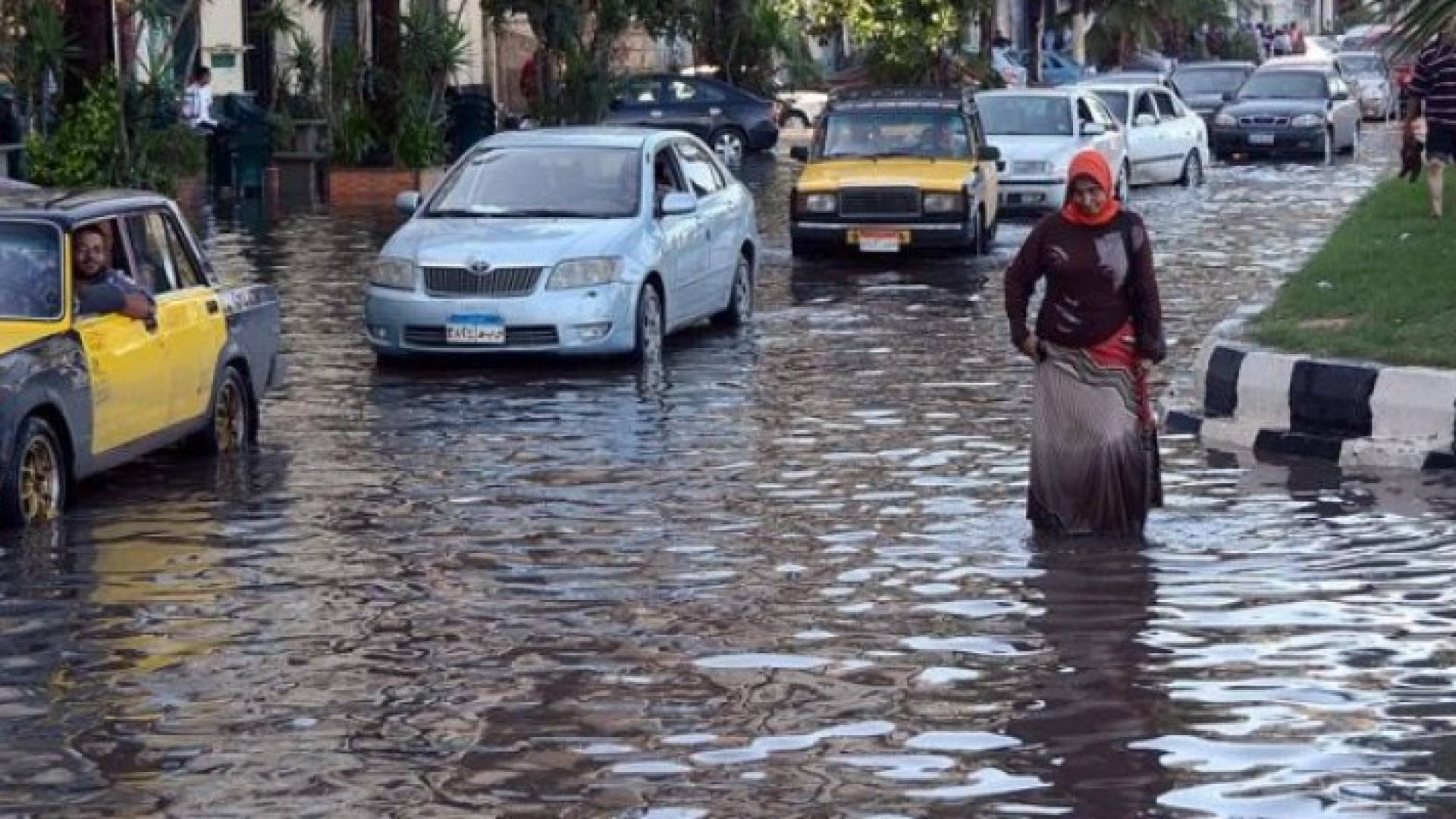 السيول تجتاح عدد من محافظات مصر 