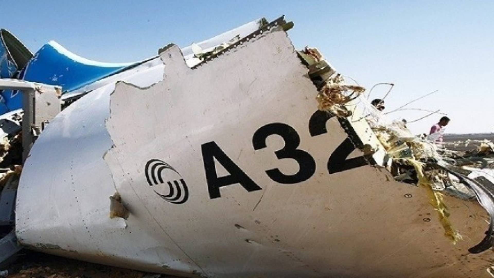 من حطام الطائرة الروسية 