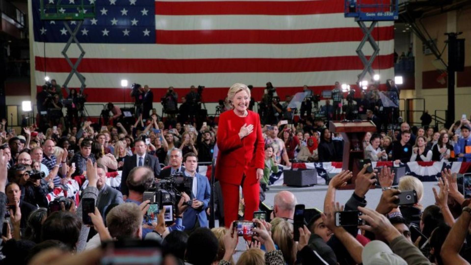 كلينتون كانت تعرف ماذا سيسألها حاضرو المناظرات