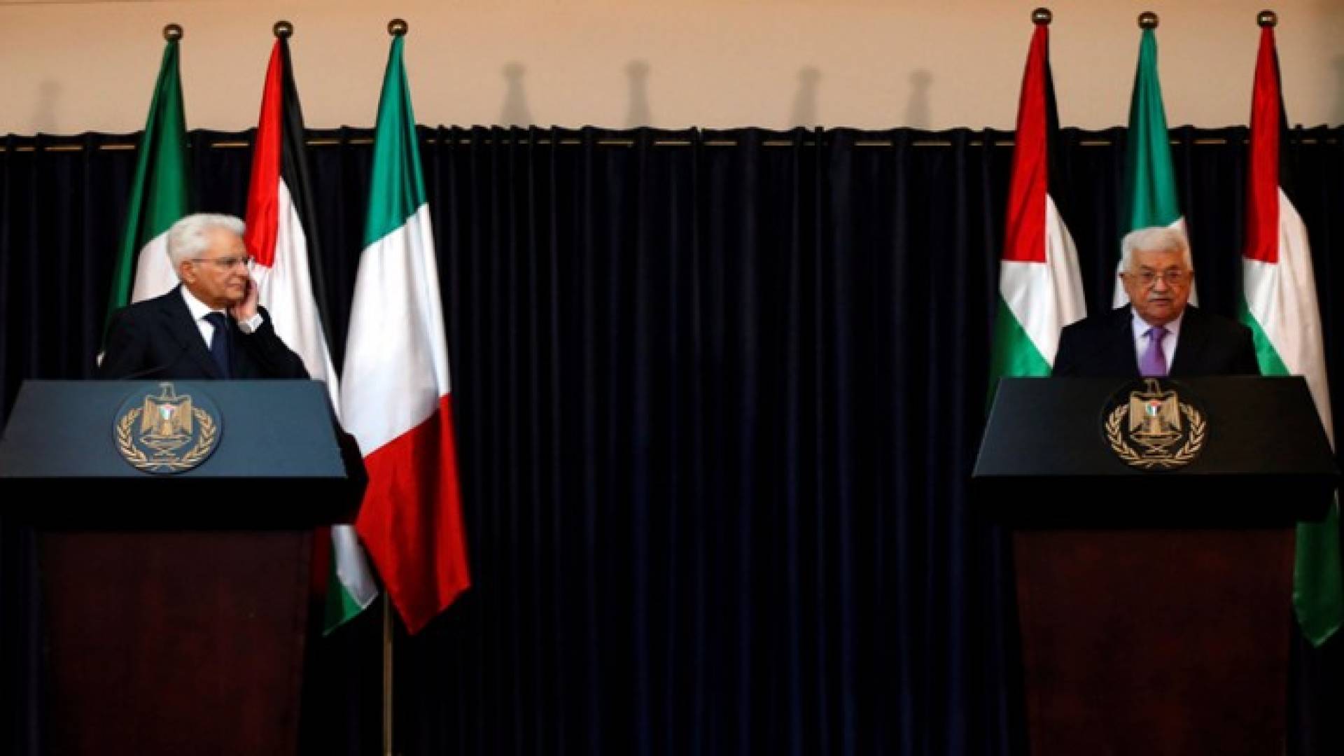 الرئيس الفلسطيني محمود عباس خلال المؤتمر الصحفي 