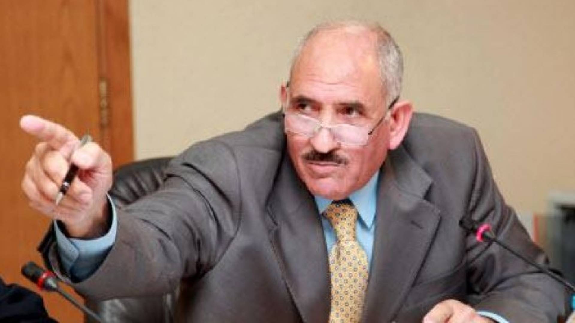 الذنيبات يوعز برفع قضايا بحق المعتدين على المعلمين