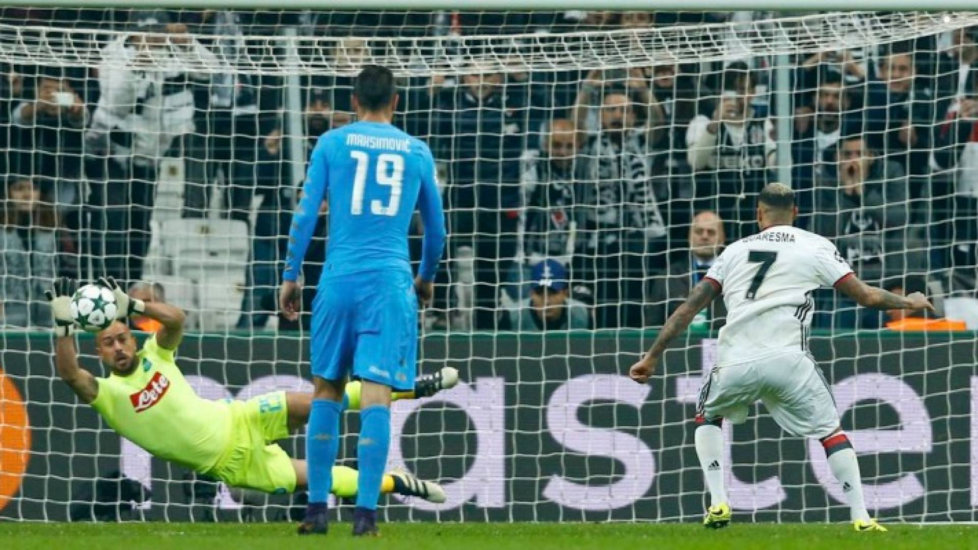 نابولي خرج بتعادل خارج أرضه.