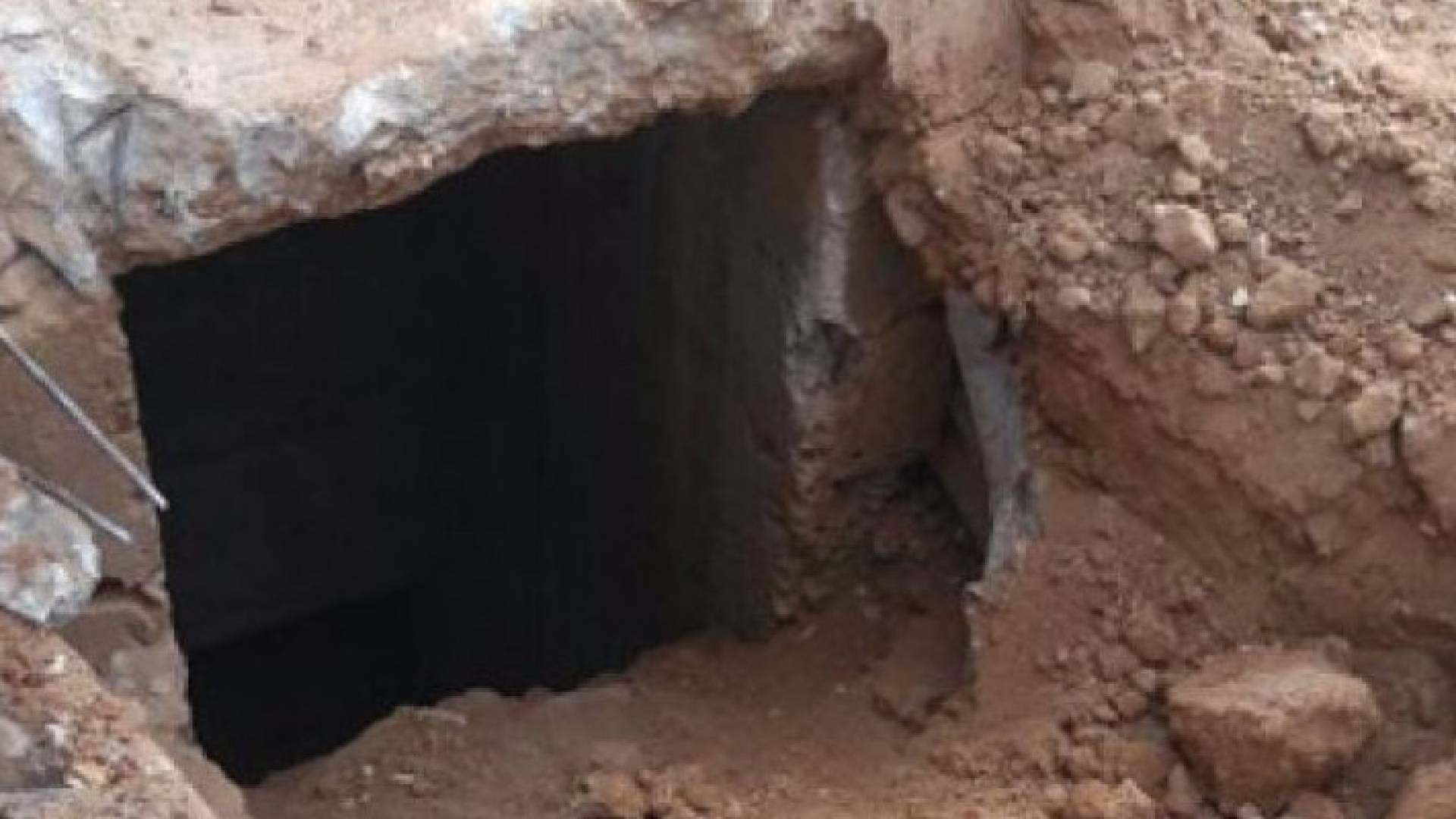 نفق قديم في مستوطنة "نير عام" في غزة 