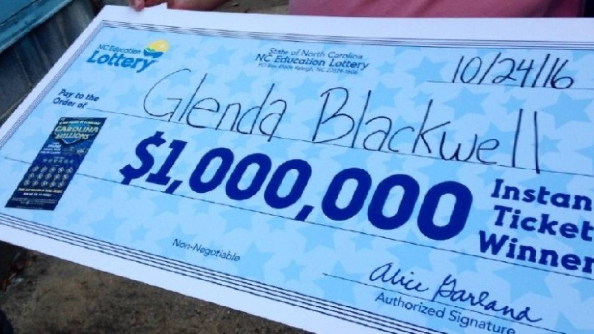 شيك بقيمة مليون دولار 