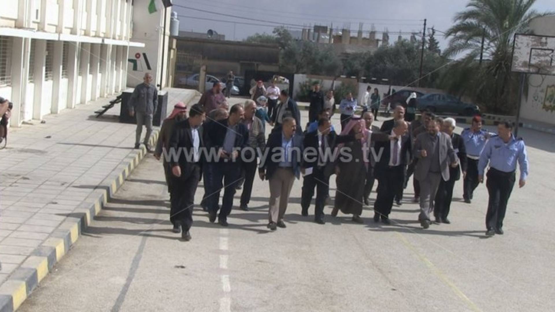 محافظ اربد رضوان العتوم يلتقي عدد من وجهاء اربد 