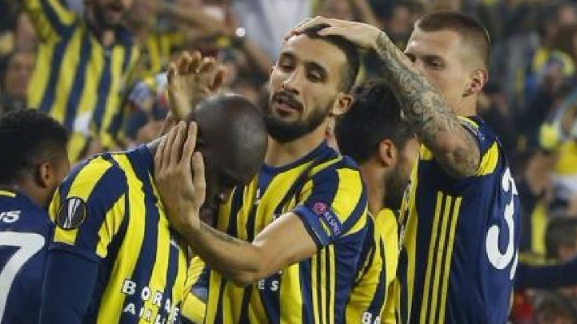 لاعبو نادي فناربخشه