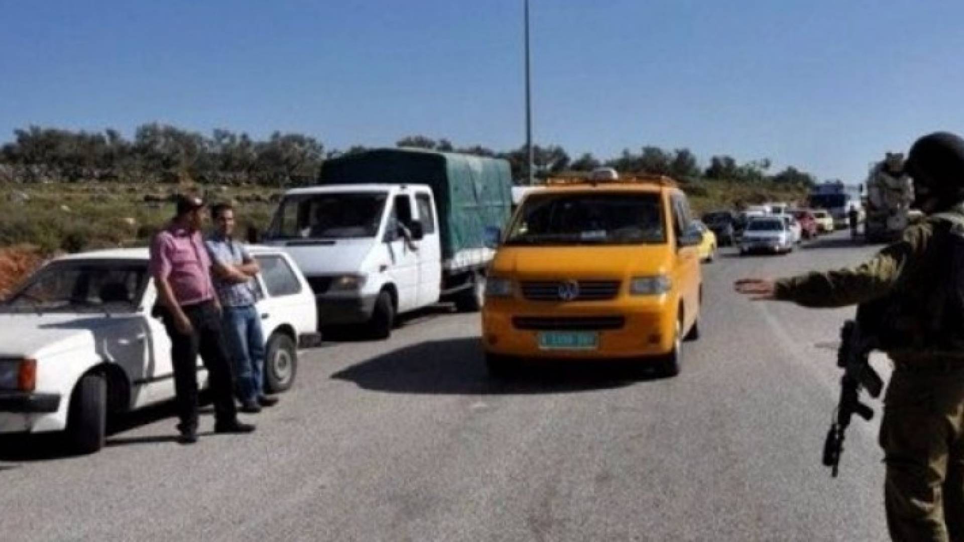 الاحتلال يغلق عدة طرق في رام الله والبيرة