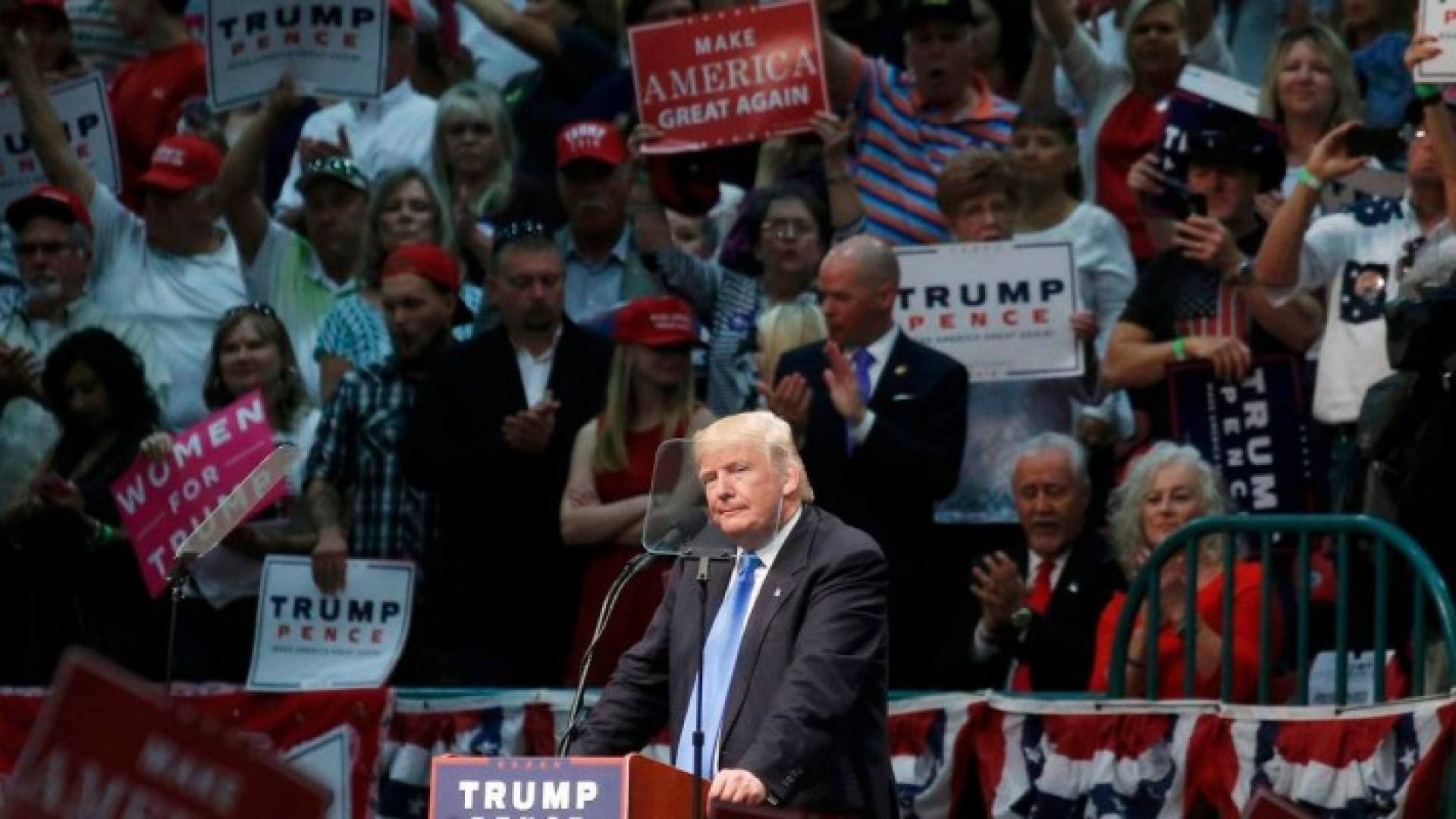 ترامب خلال تجمع انتخابي في كونكورد بولاية نورث كارولينا 