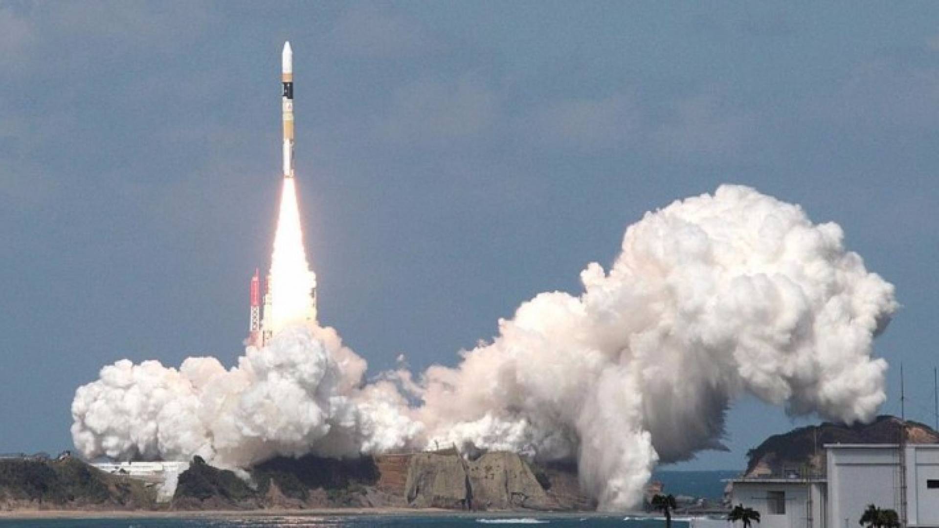 تضررت منصة إطلاق الصواريخ لسبيس إكس الواقعة إلى الجنوب مباشرة من مركز كنيدي