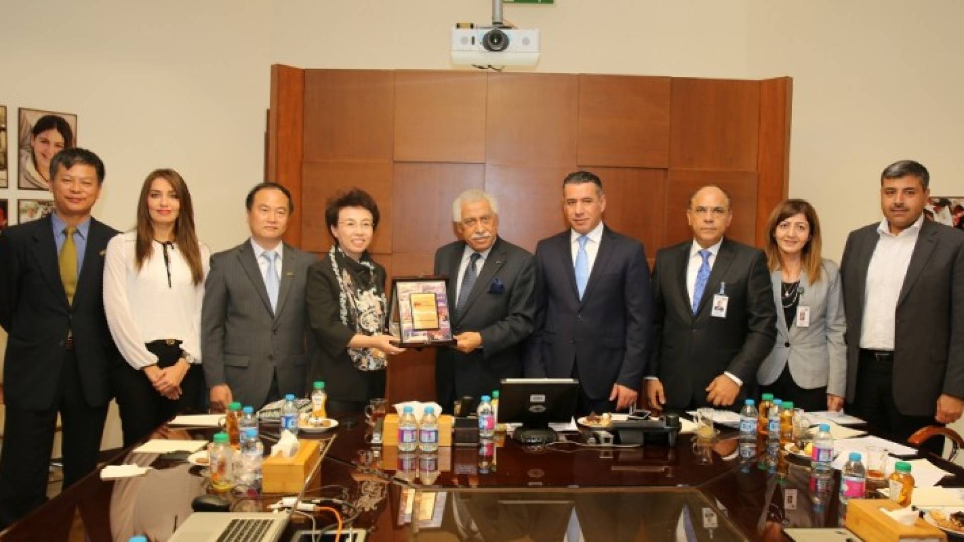 امين عمان يلتقي نائب عمدة بكين