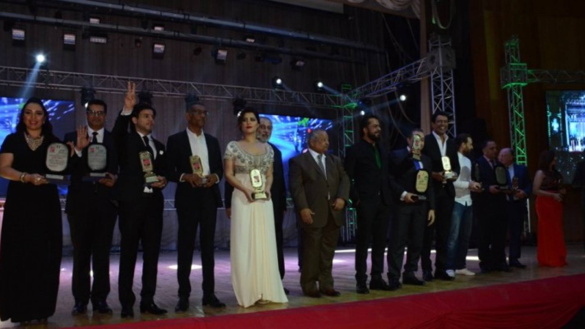 مونديال القاهرة يتوج الرياحنة بجائزة افضل ممثل لعام 2016