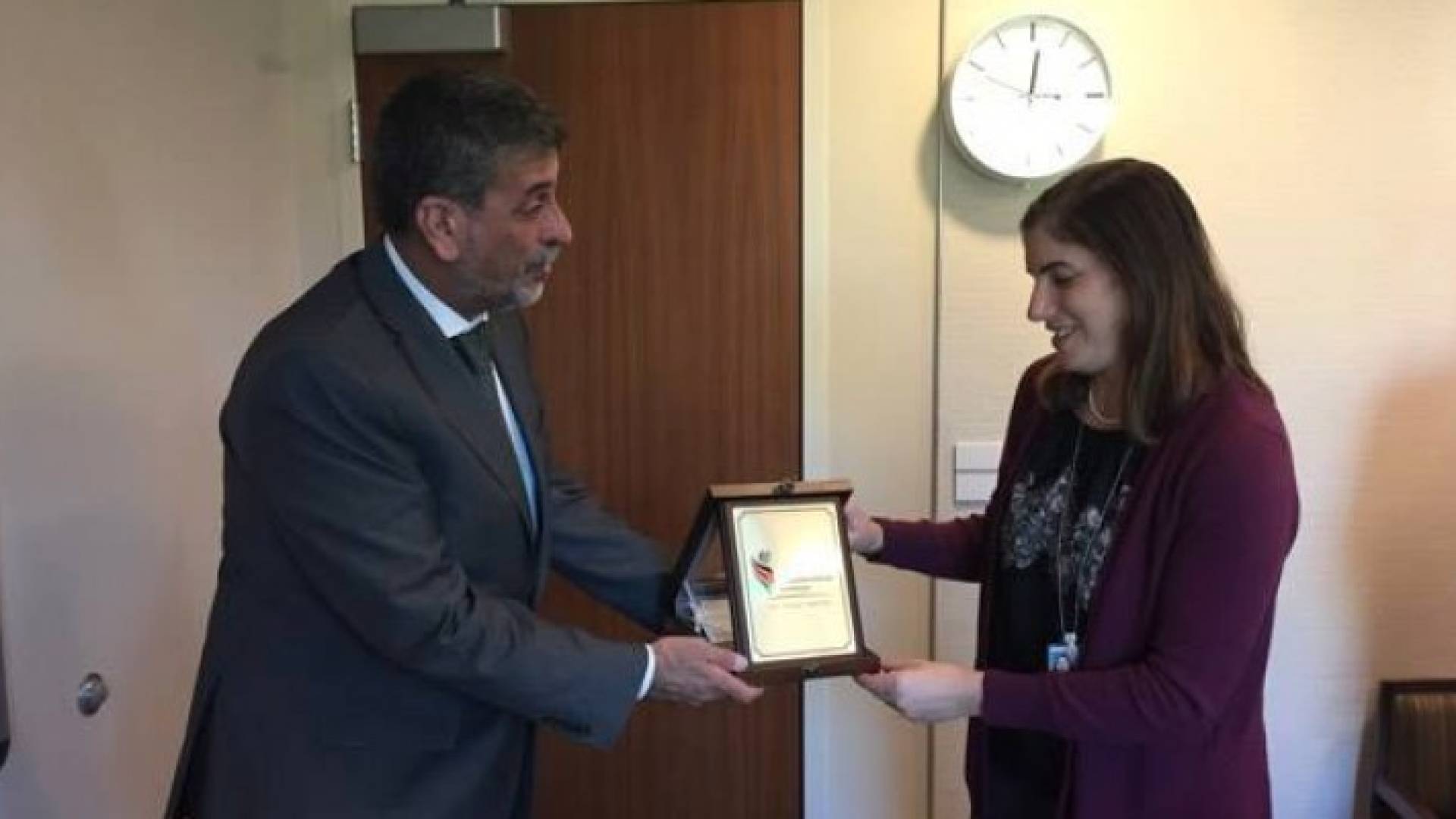 لقاء رئيس الهيئة المستقلة للانتخاب fمساعدة نائب وزير الخارجية الأمريكي للشؤون الديمقراطية وحقوق الانسان والعمل