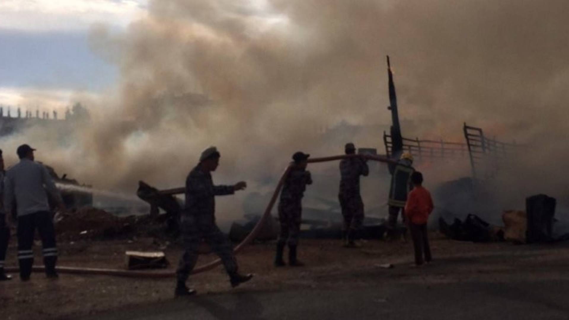 جانب من الحريق