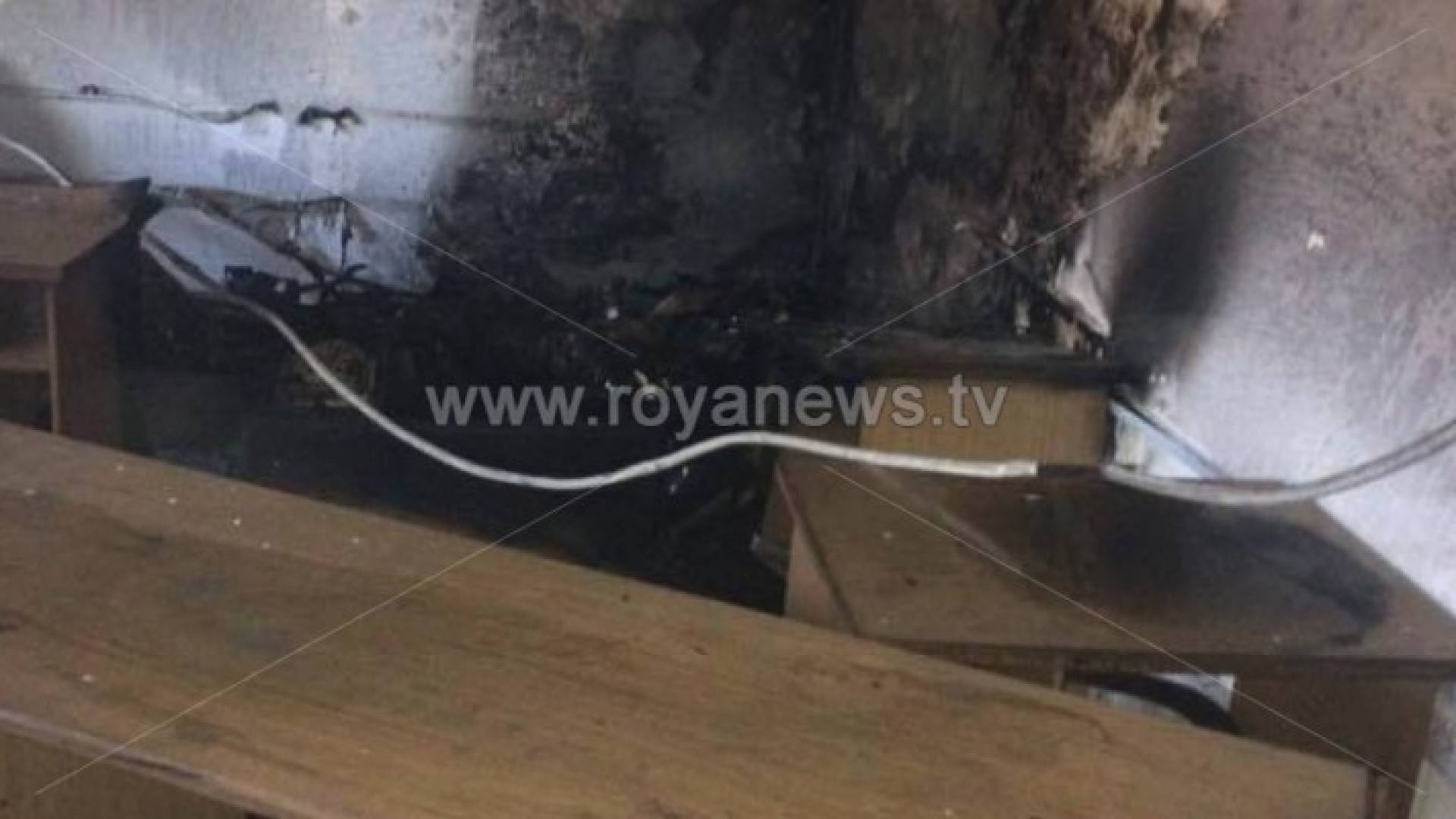 جانب من الحريق بغرفة الحاسوب 