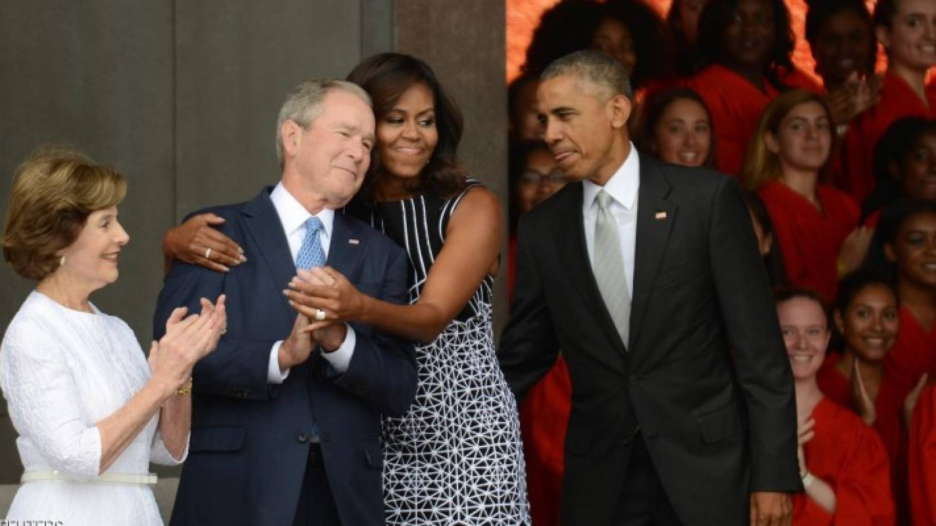 الرئيس الأسبق جورج دبليو بوش وزوجته لورا بصحبه الرئيس الحالي باراك أوباما وزوجته ميشيل في 24 سبتمبر