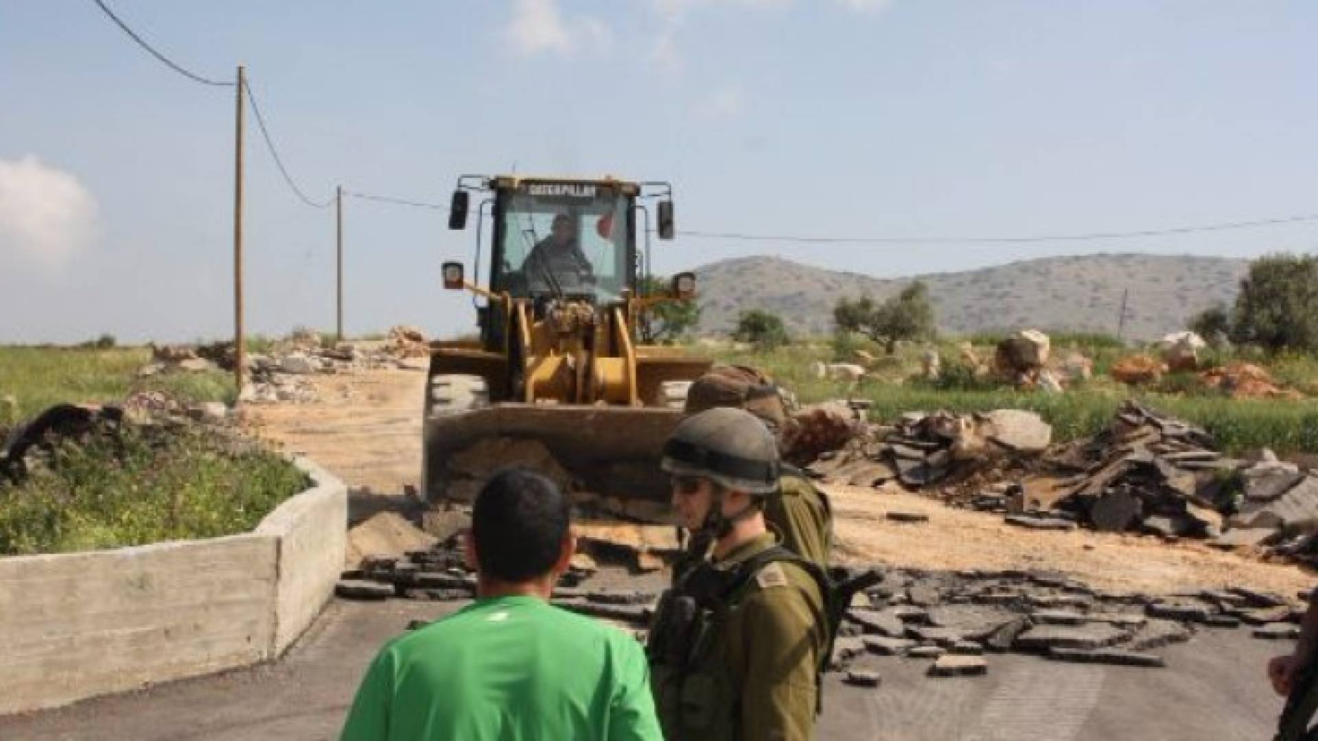 جرافات تابعة للاحتلال الاسرائيلي 