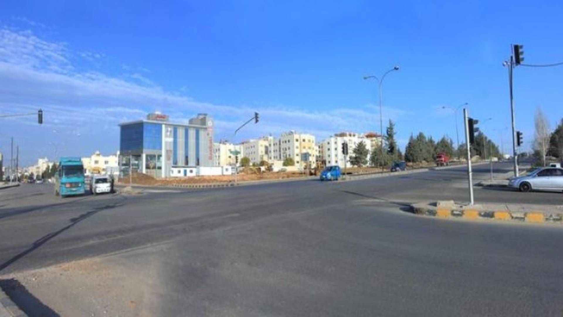 الإغلاق جاء لتنفيذ خطوط تصريف مياه أمطار في الموقع