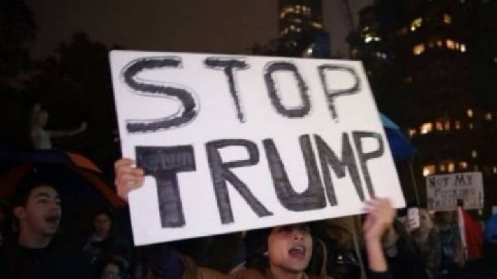 احتجاجات على فوز الجمهوري دونالد ترامب في انتخابات الرئاسة