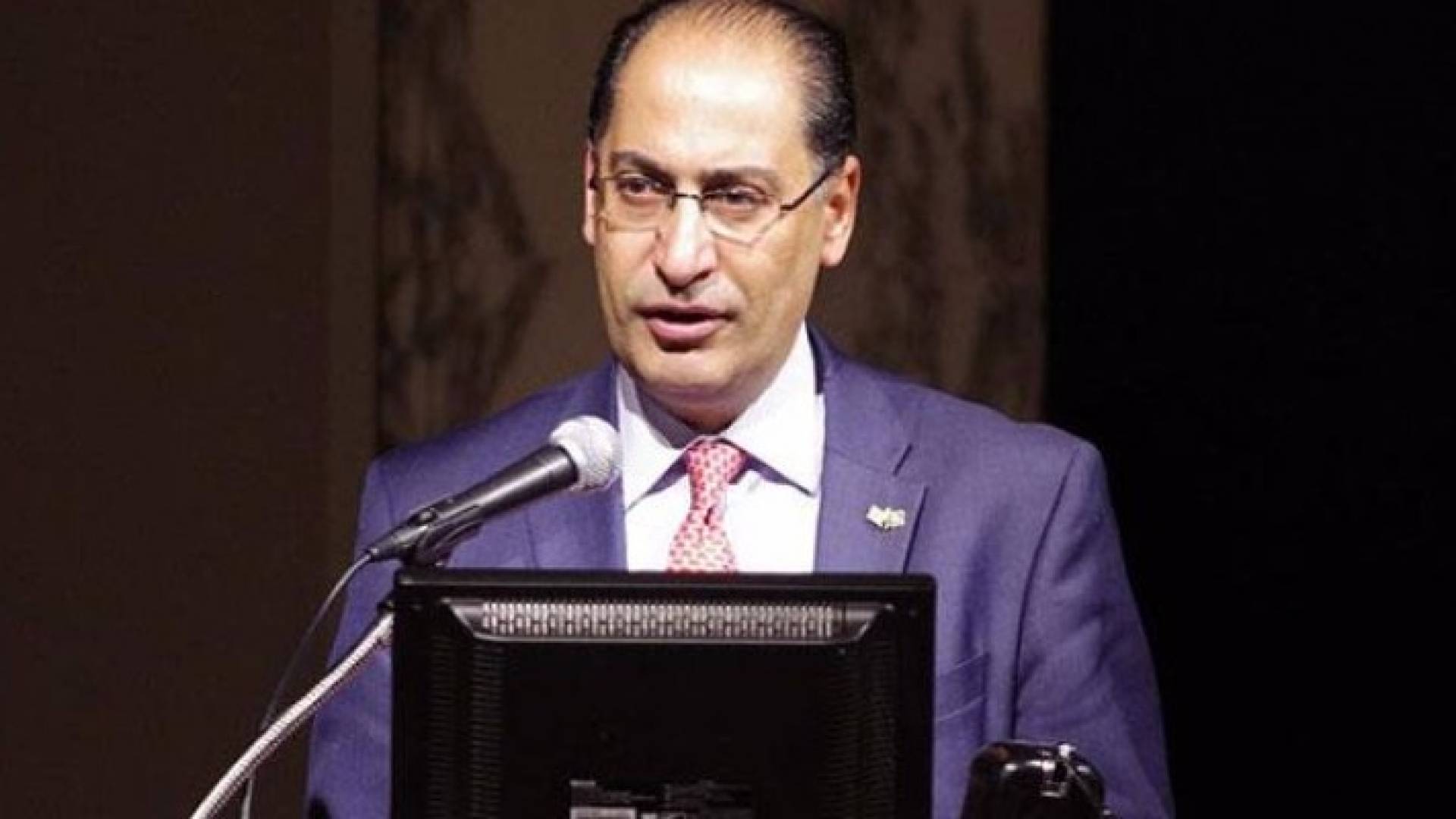 وزير الطاقة والثروة المعدنية الدكتور ابراهيم سيف