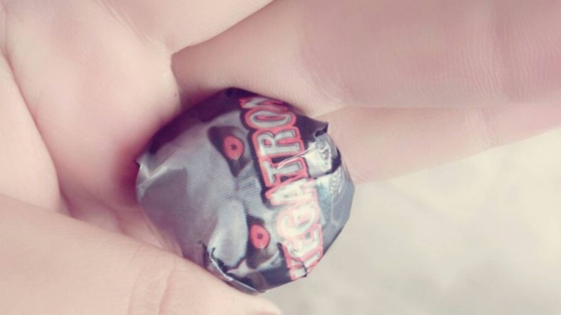 المصاصة التي تم تدولها على انها تحتوي مادة " جوكر "