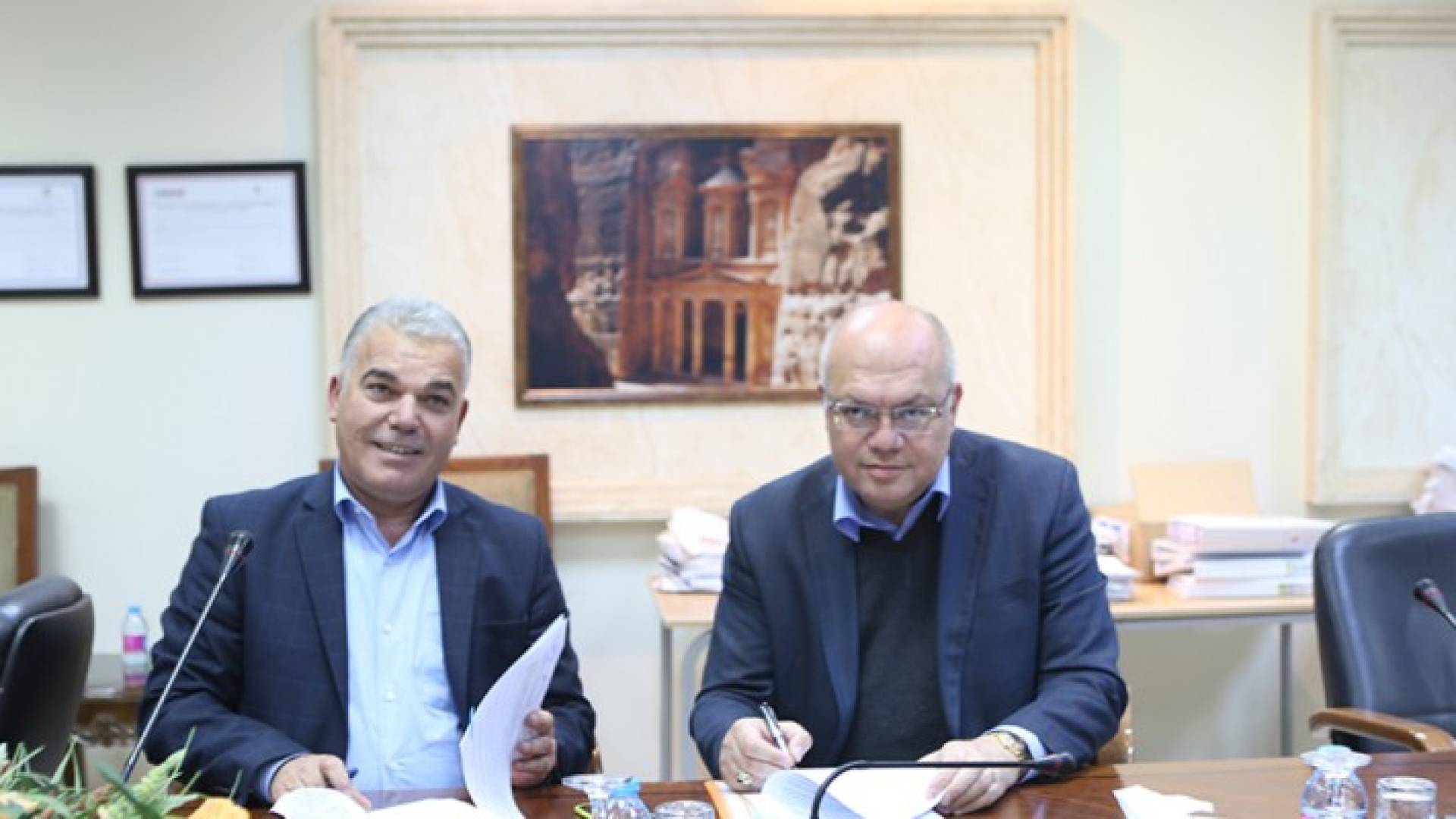 خلال توقيع اتفاقيات