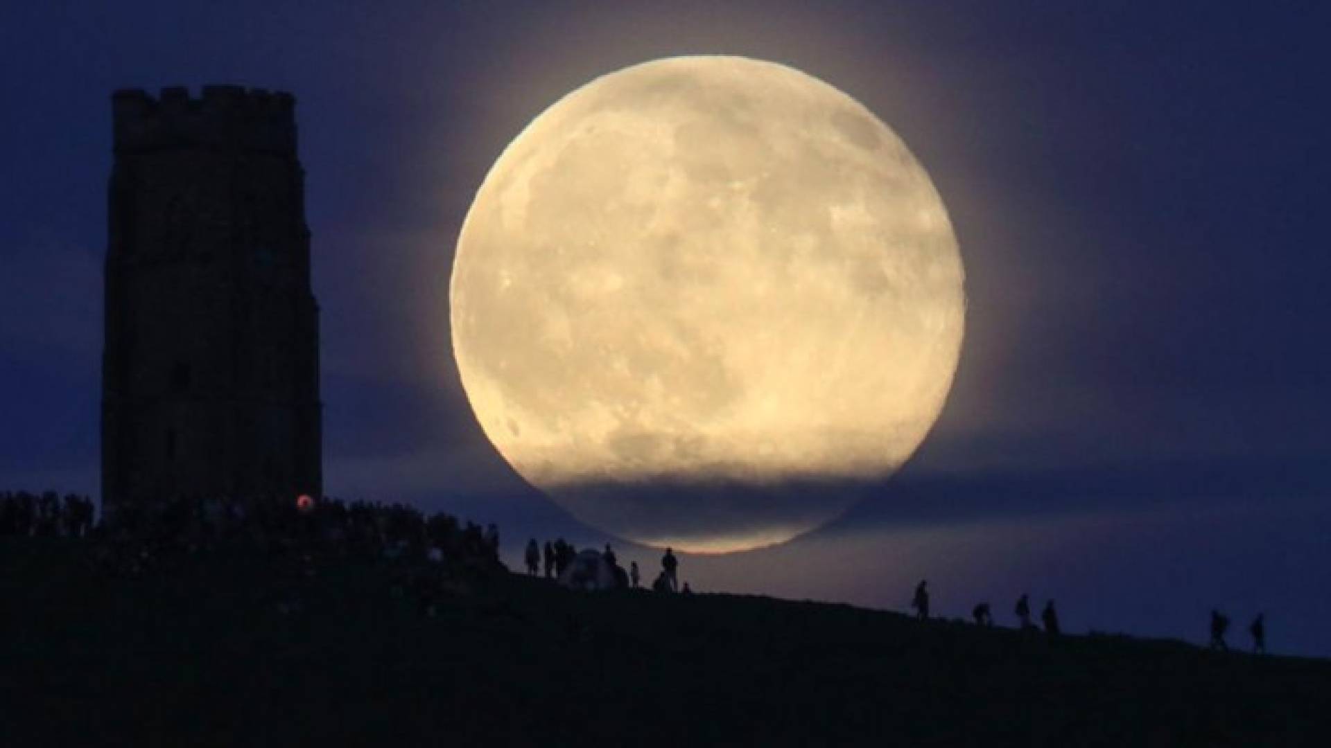 القمر بكامل استدارته سيصل إلى أقرب نقطة من الأرض منذ عام 1948